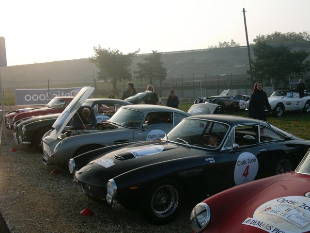 Click to see full 640 x 480 image of VintageCars